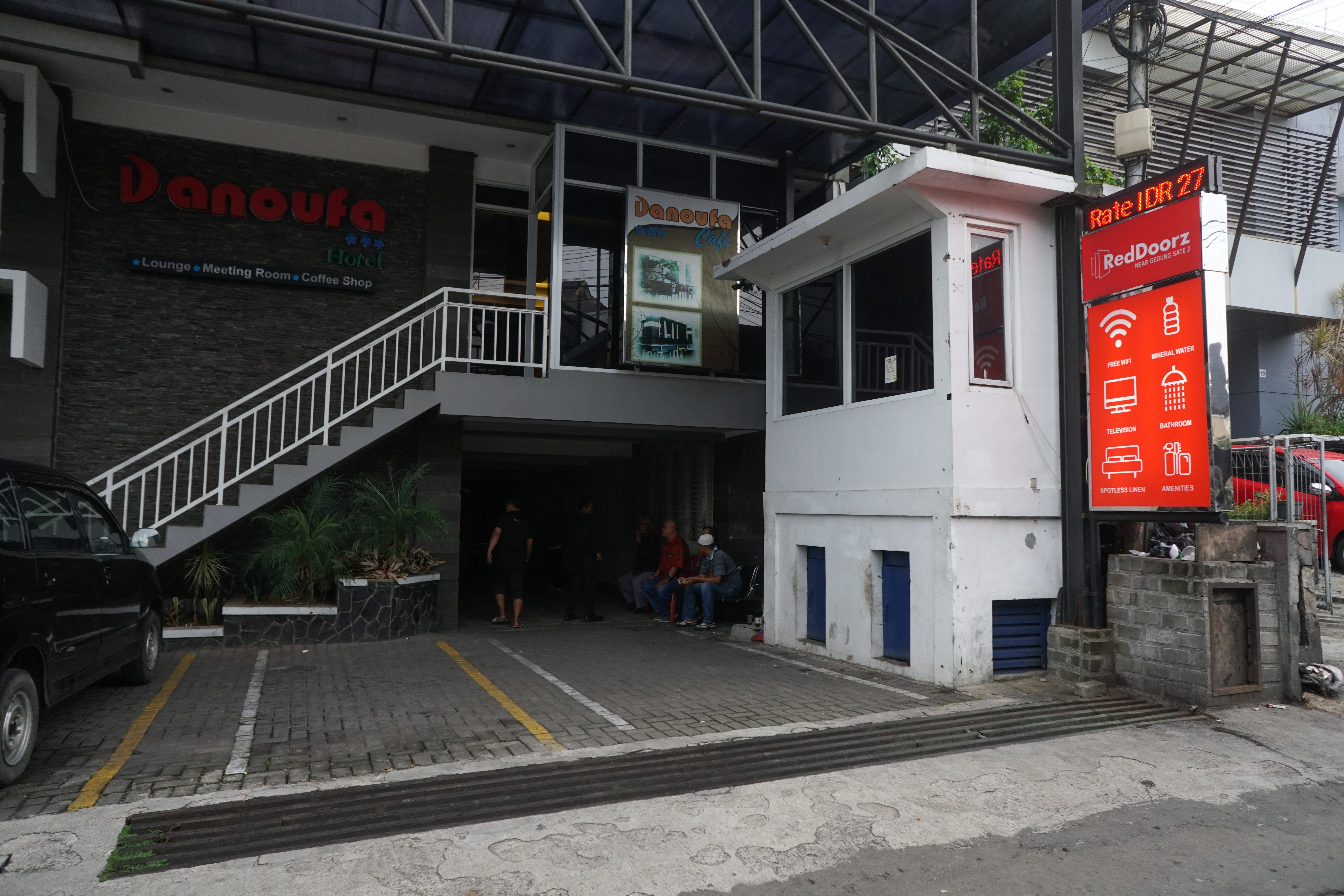Danoufa Hotel by RedDoorz