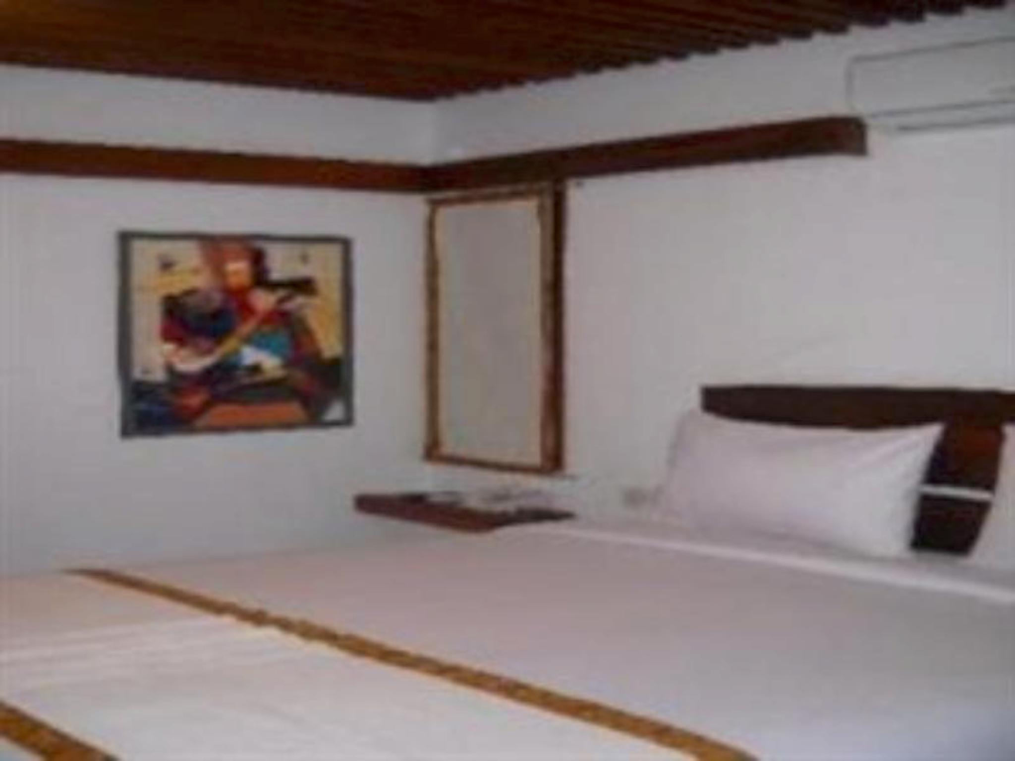 Flores Gallery Hotel