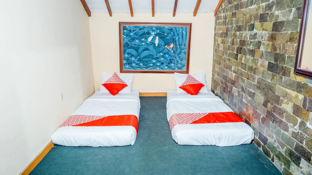 Hotel Cemara Asri by OYO Rooms