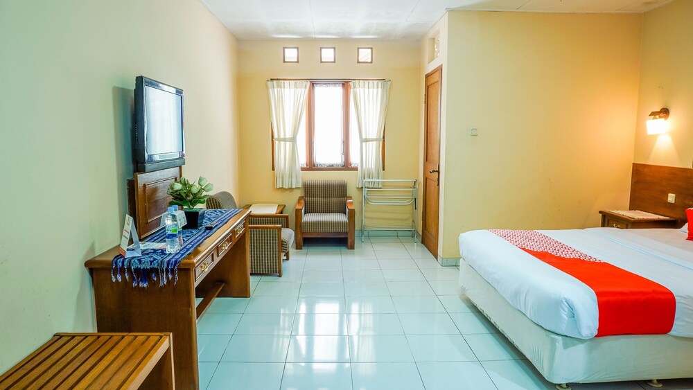 Hotel Cemara Asri by OYO Rooms