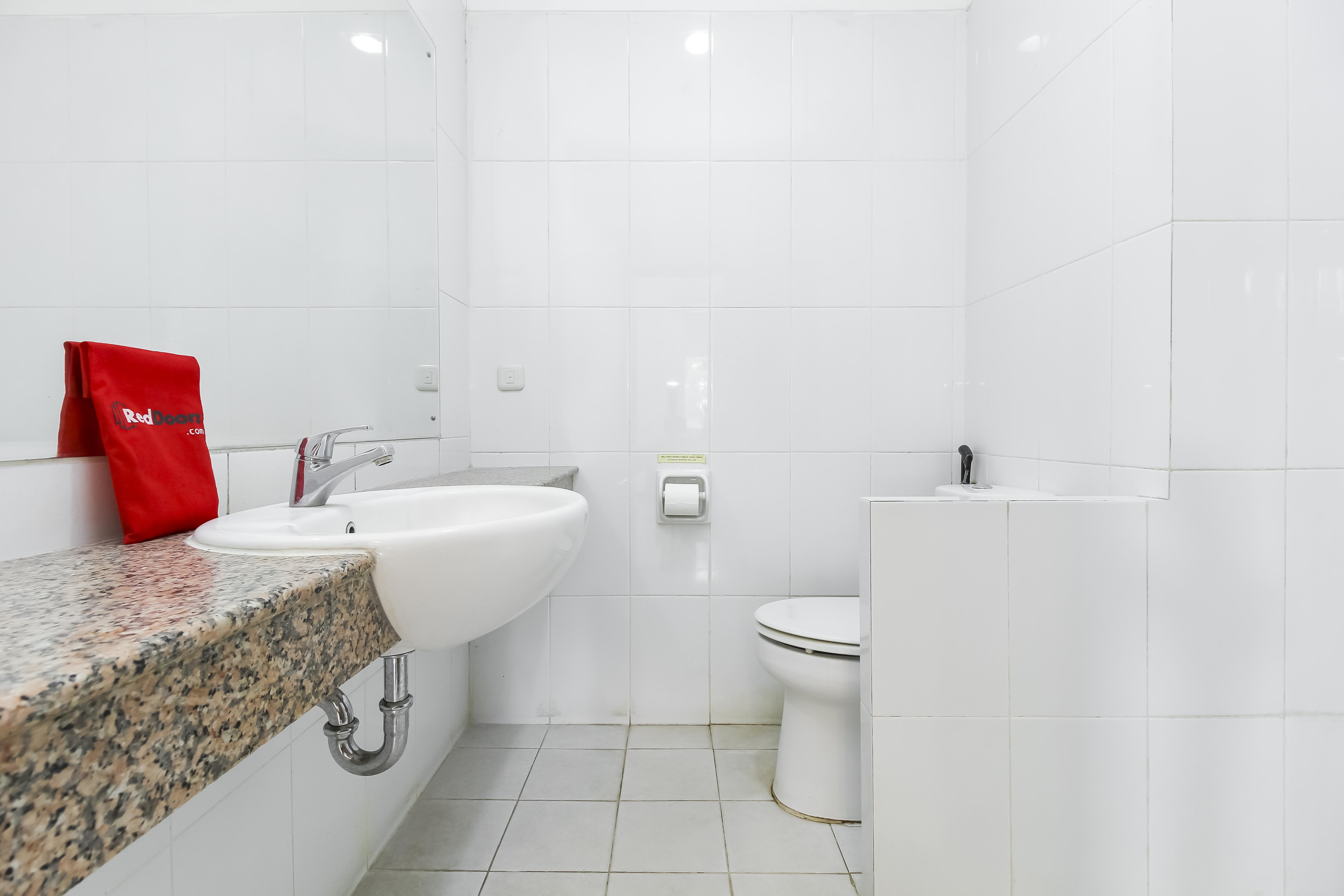 Hotel Emia by RedDoorz