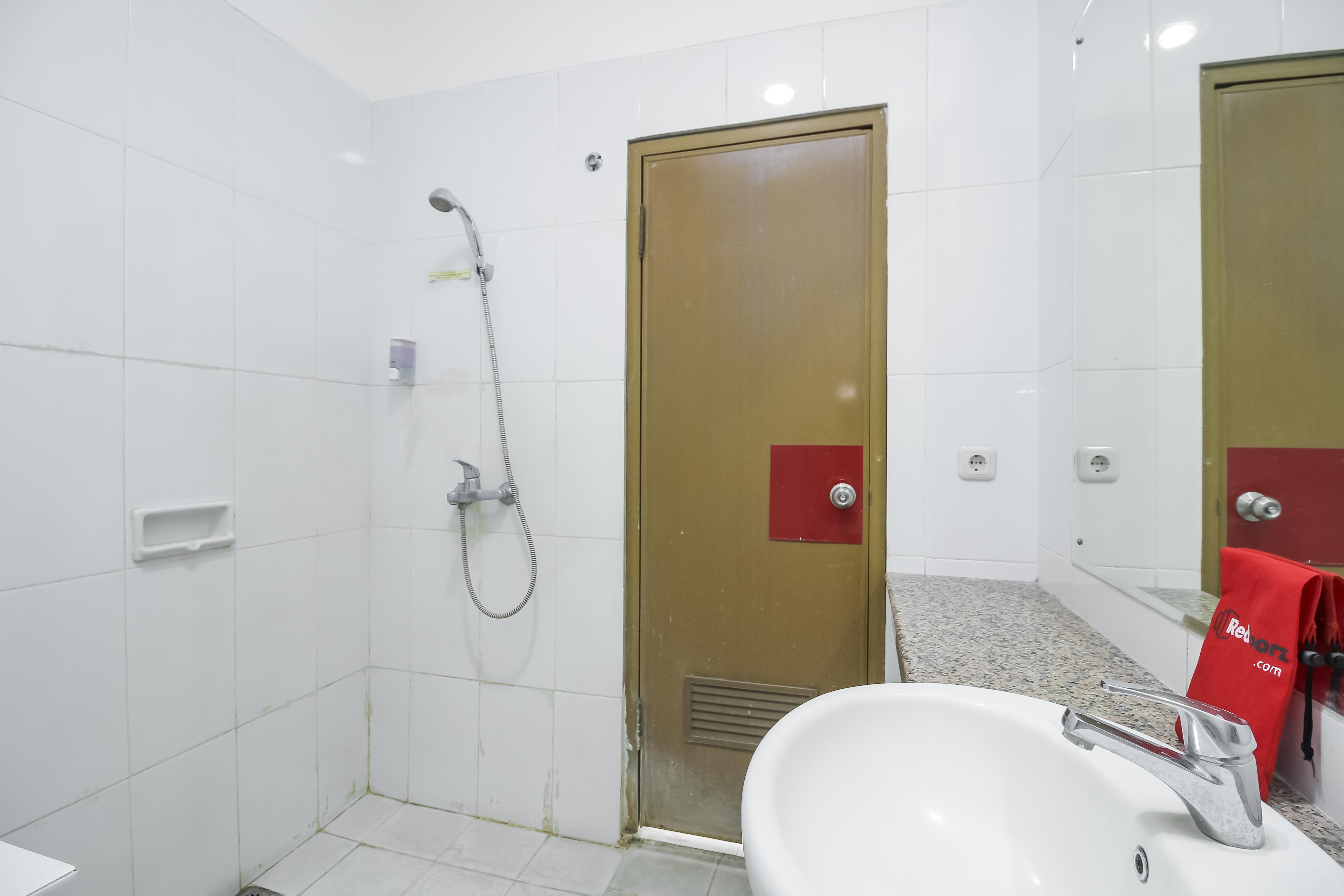 Hotel Emia by RedDoorz