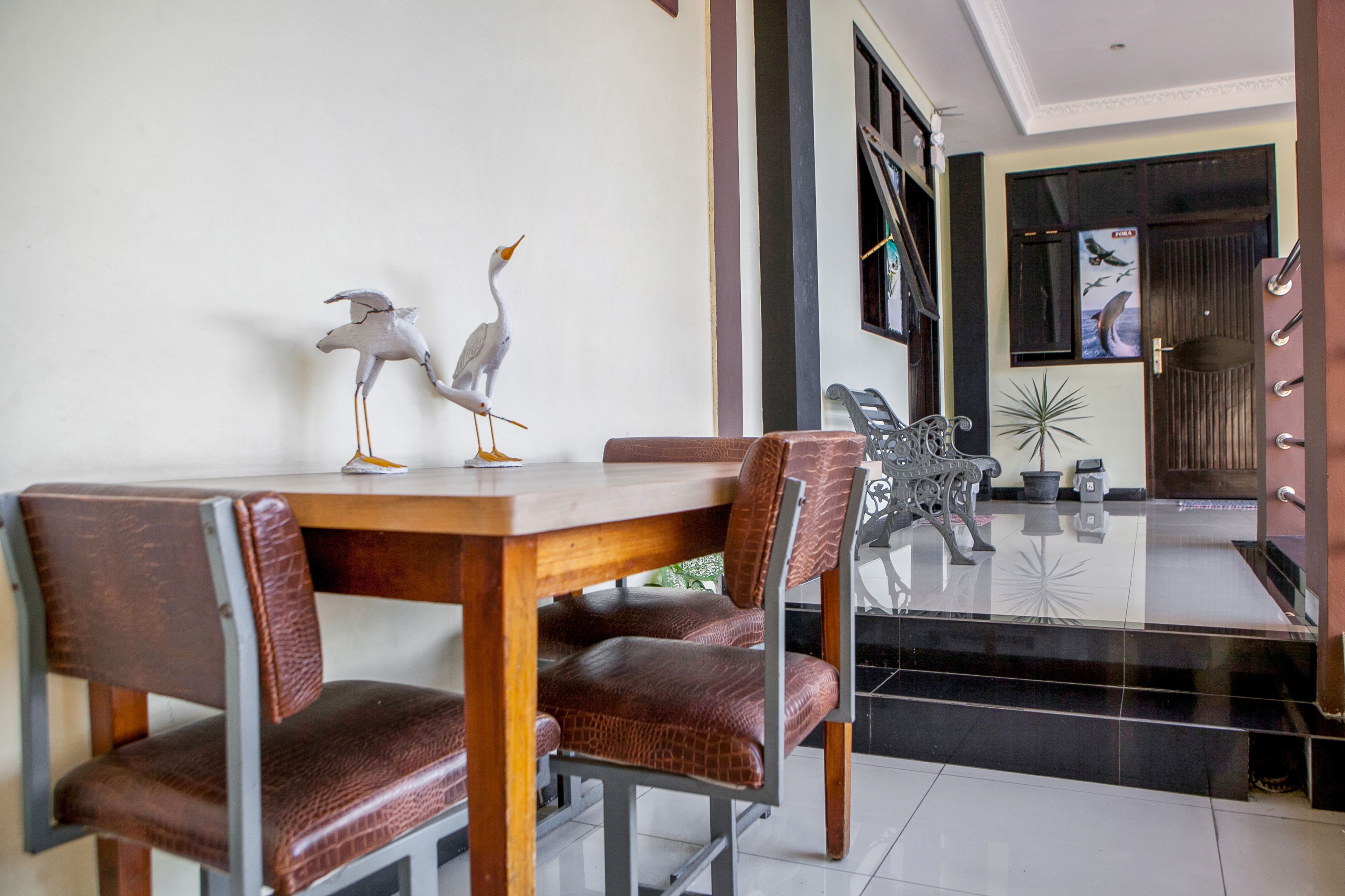 Hotel Salon Fora & Cafe by OYO