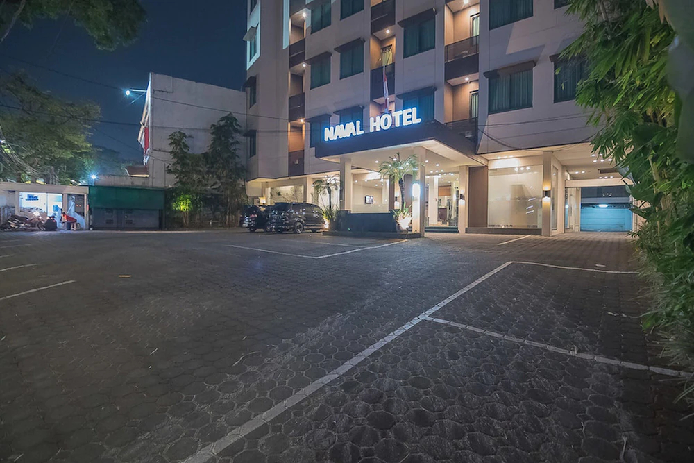 Naval Hotel By RedDoorz