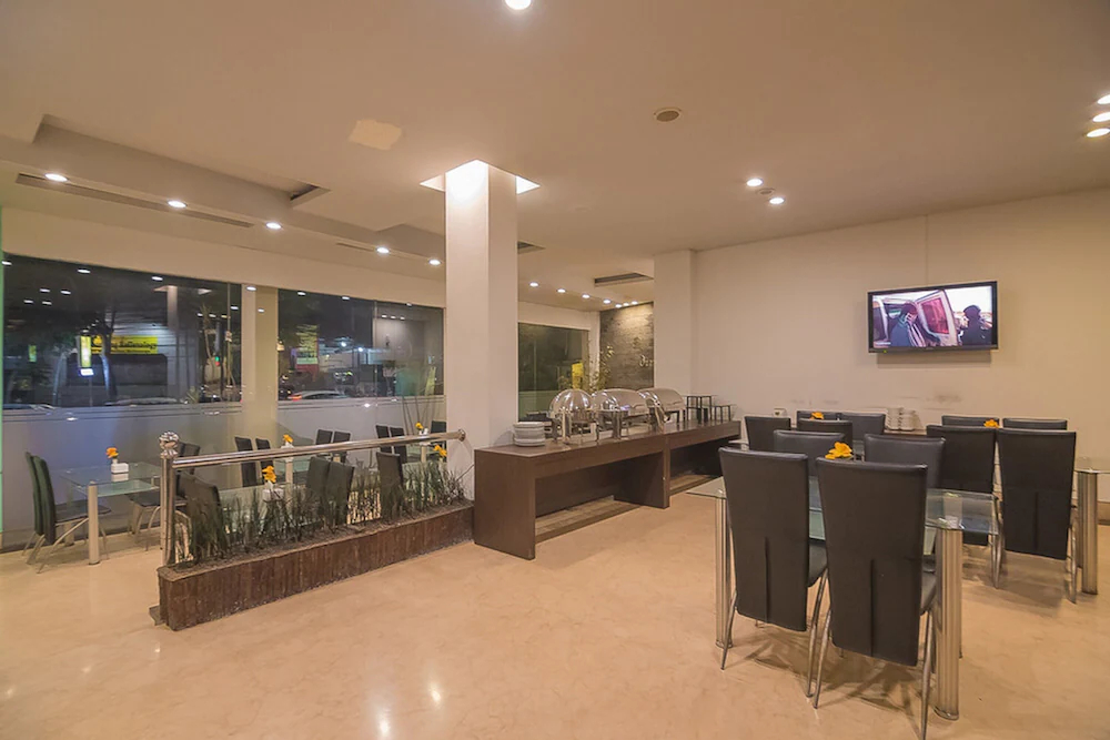 Naval Hotel By RedDoorz