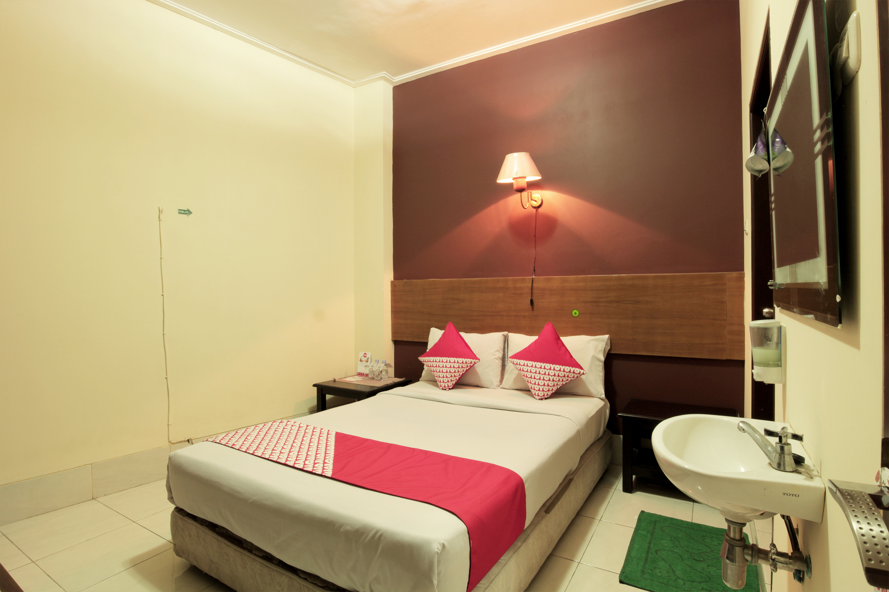 Hotel Sebelas by OYO