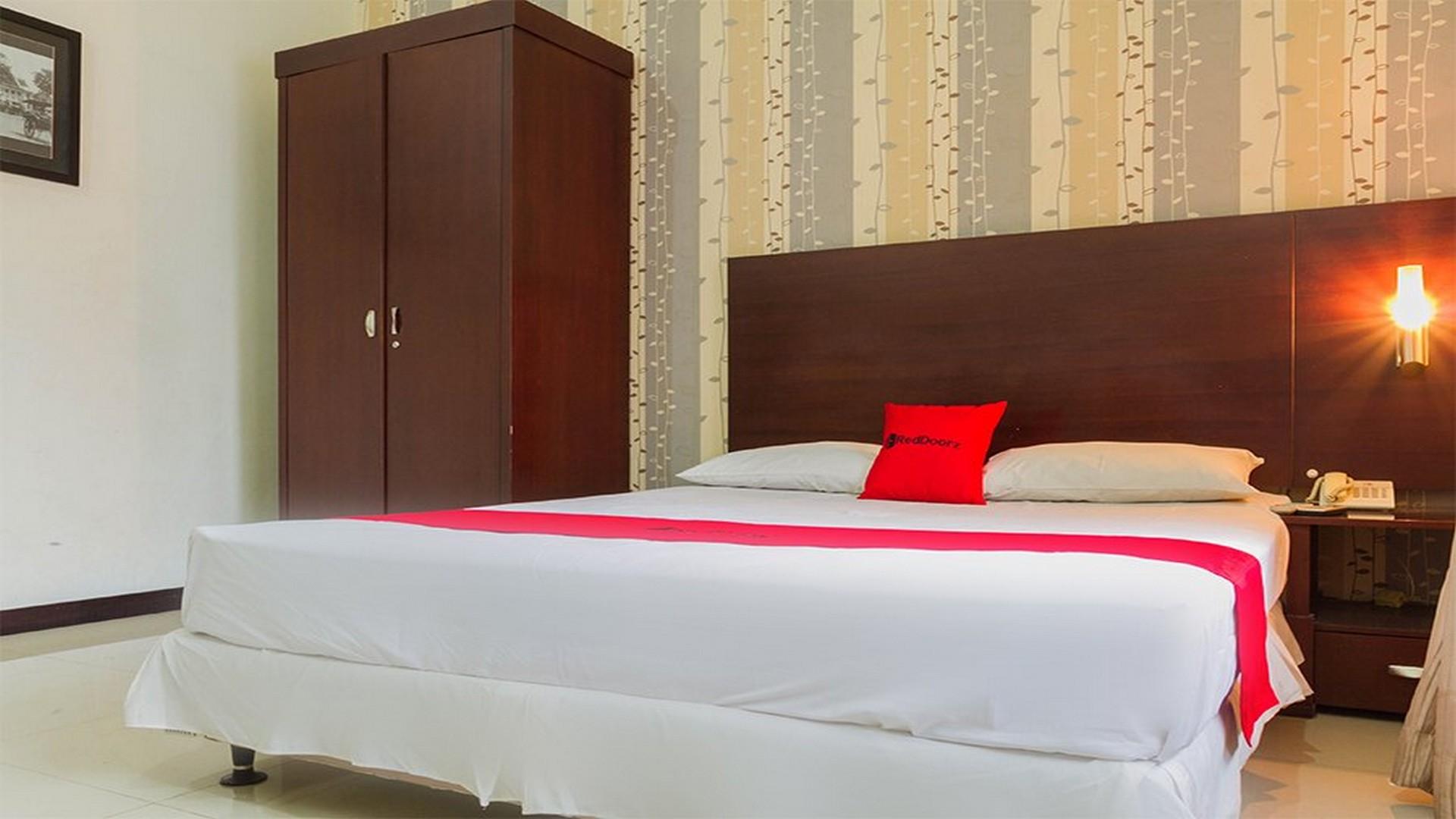 Pratidina Hotel by RedDoorz