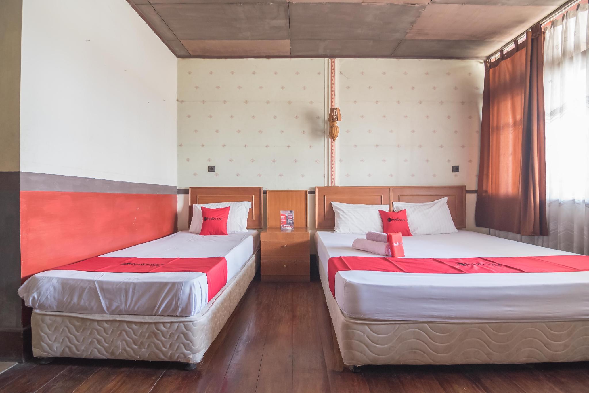 RedDoorz @ Maribaya Street