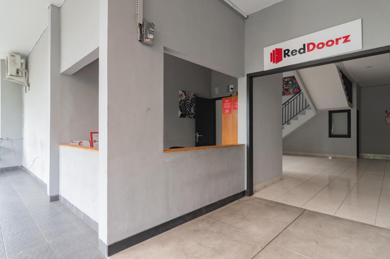 RedDoorz Near Exit Toll Pasteur 4