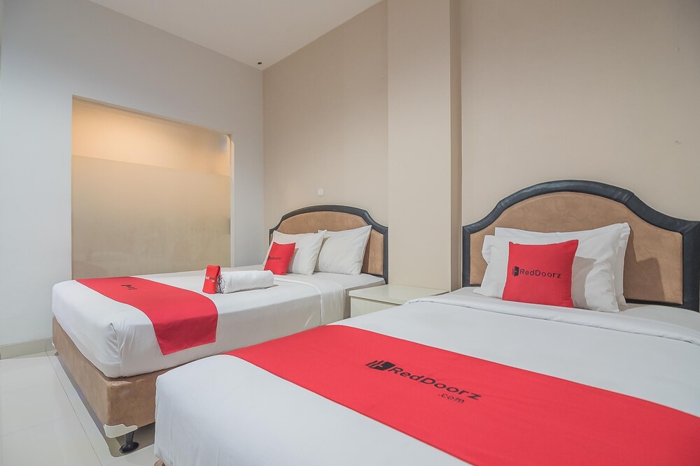 RedDoorz Near Pasundan University 2