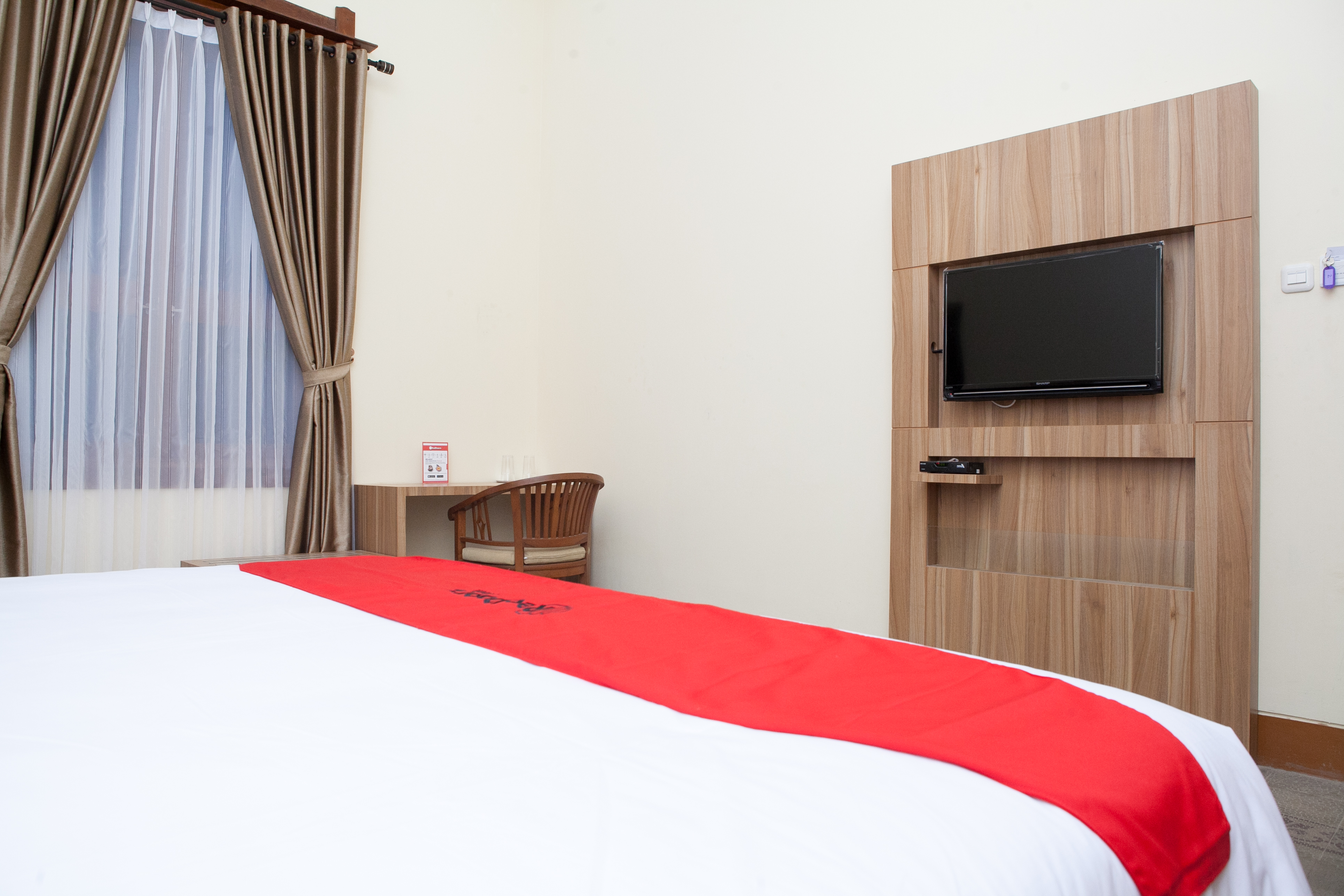 RedDoorz Plus Near Pasundan University