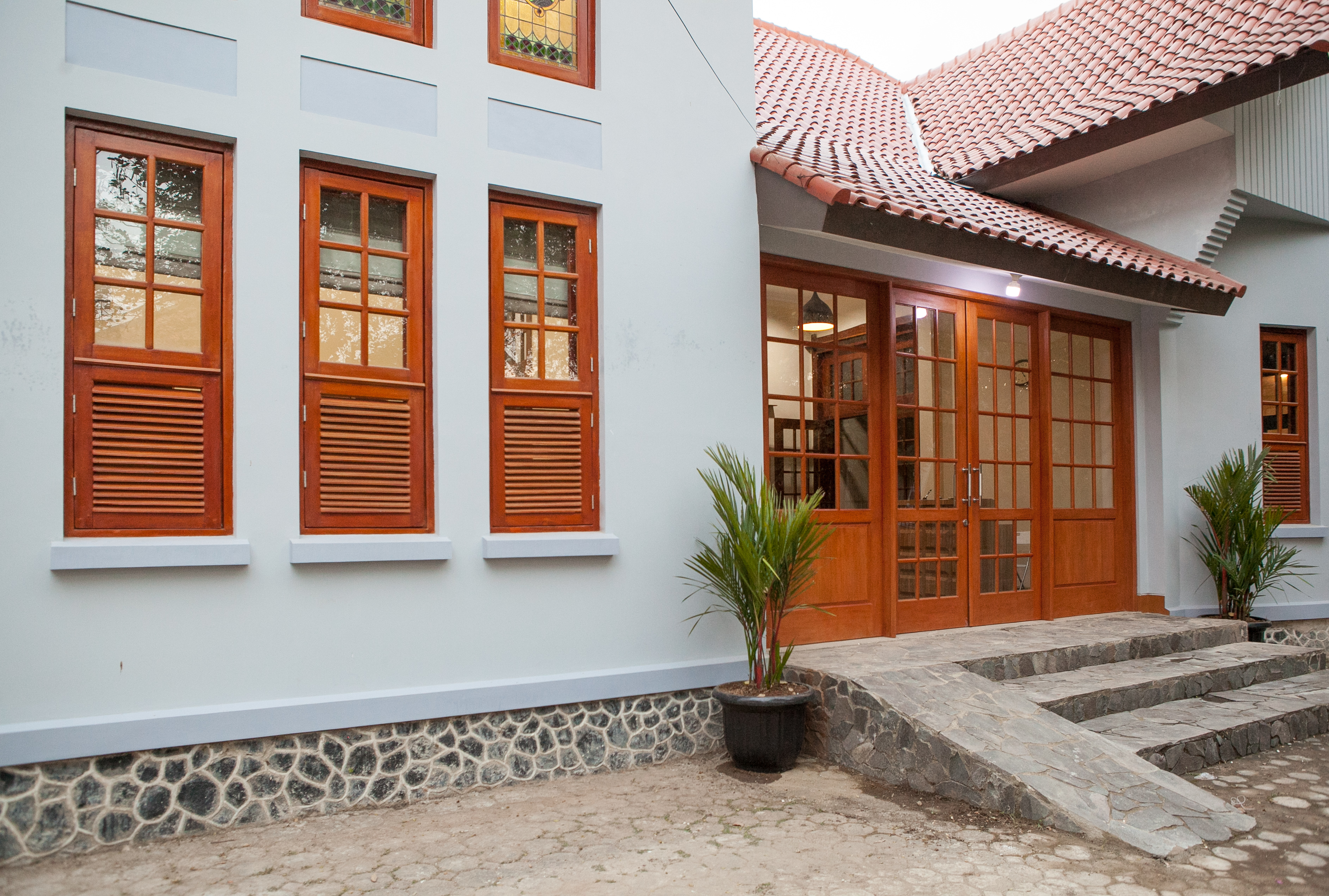 RedDoorz Plus Near Pasundan University