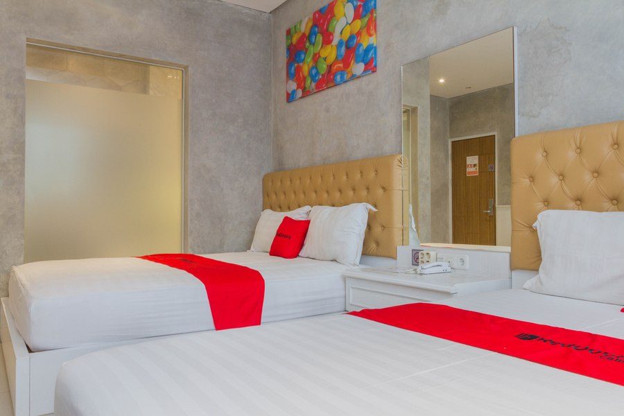 RedDoorz Premium @ Moh Toha