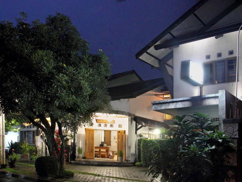 Rumah Asri Bed and Breakfast