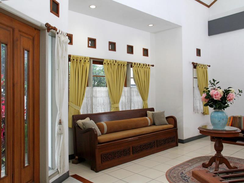 Rumah Asri Bed and Breakfast