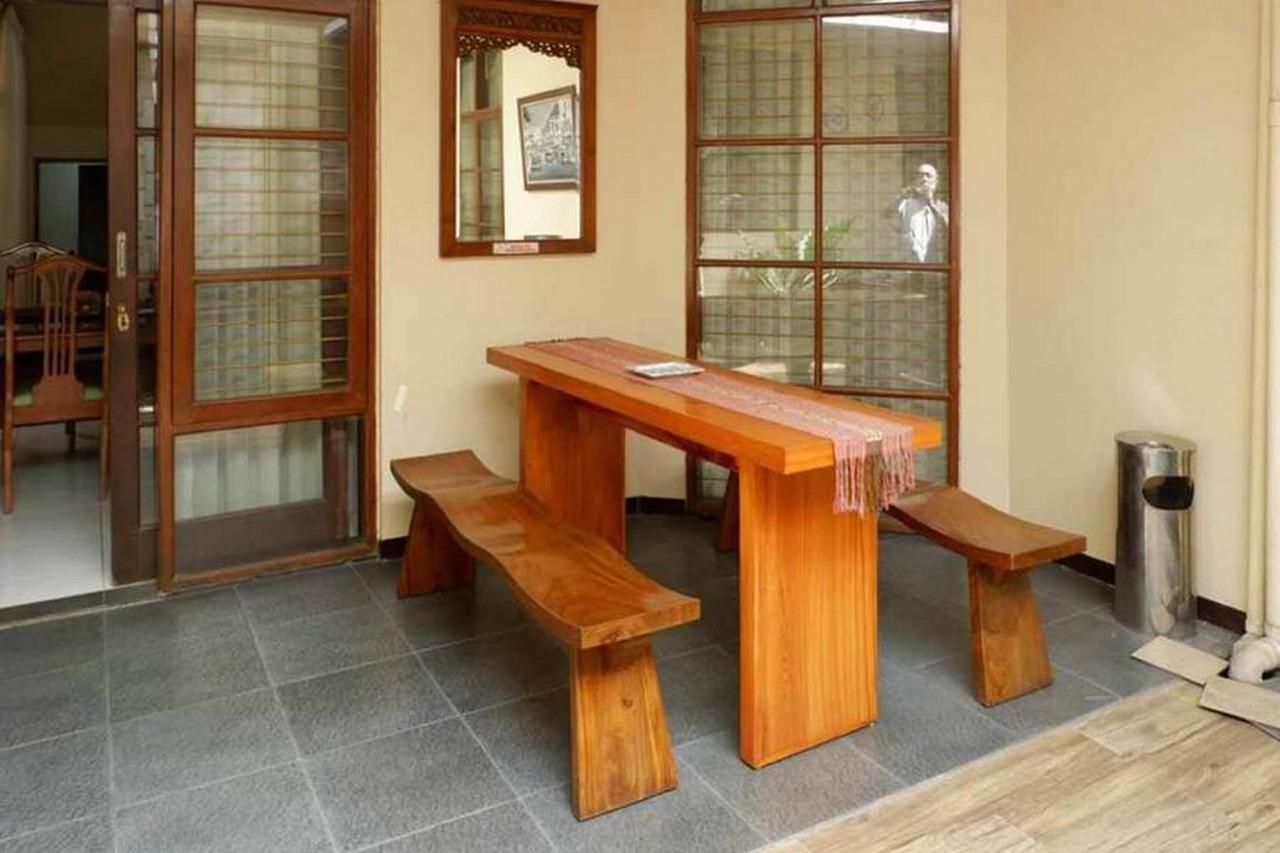 Rumah Tamu Guest House by Reddoors