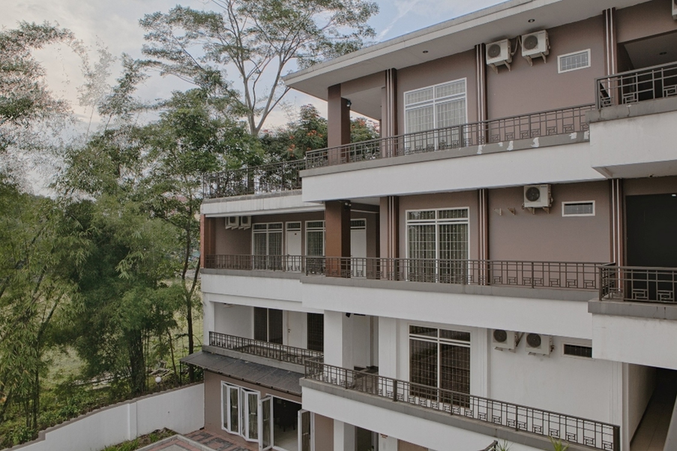 Setra Priangan Guest House by RedDoorz