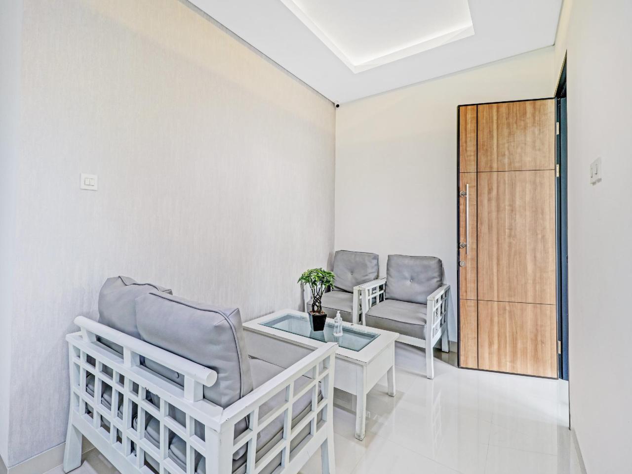 Socialite Residence Hotel by OYO Rooms