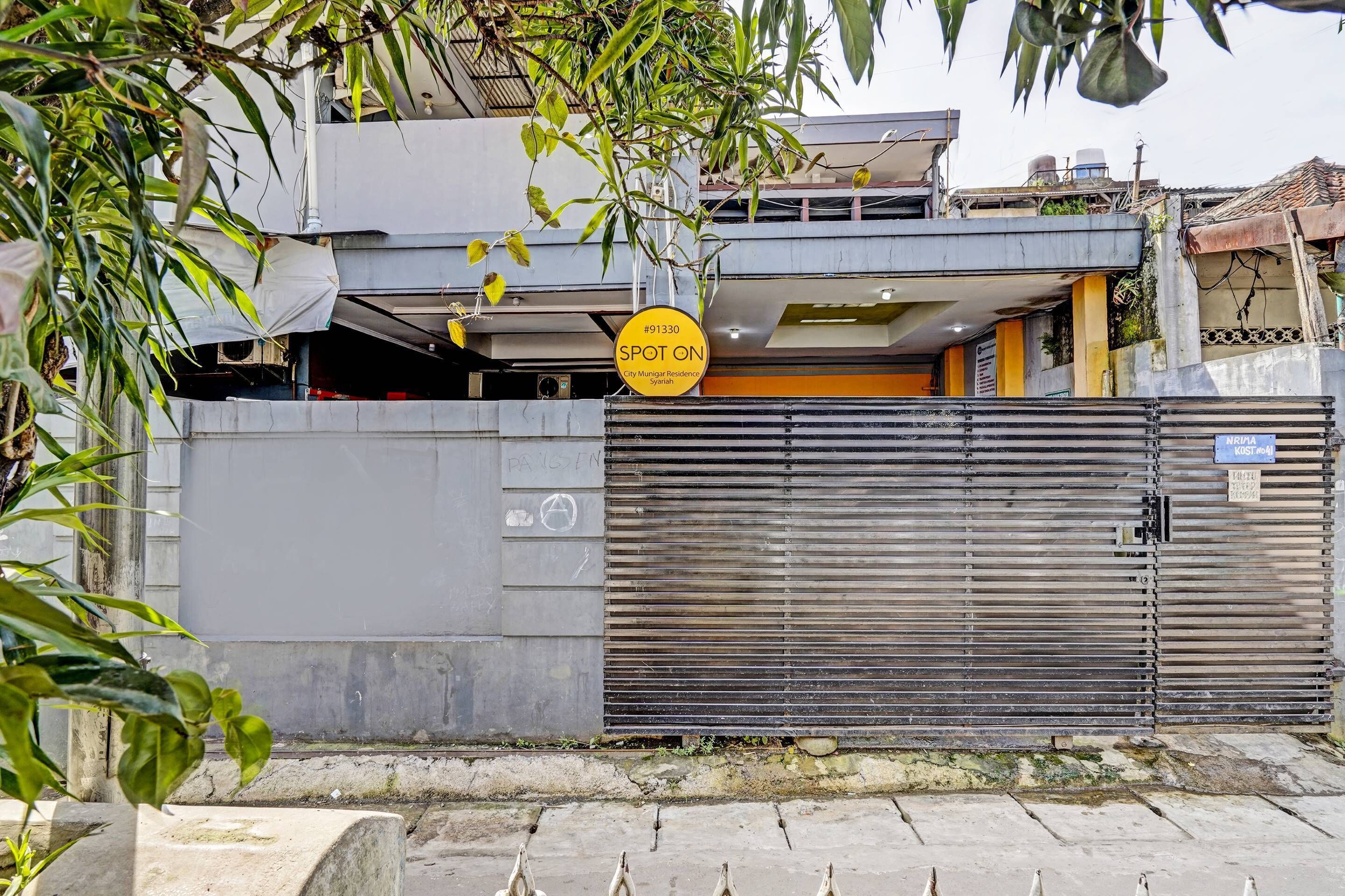 SPOT ON 91330 City Munigar Residence