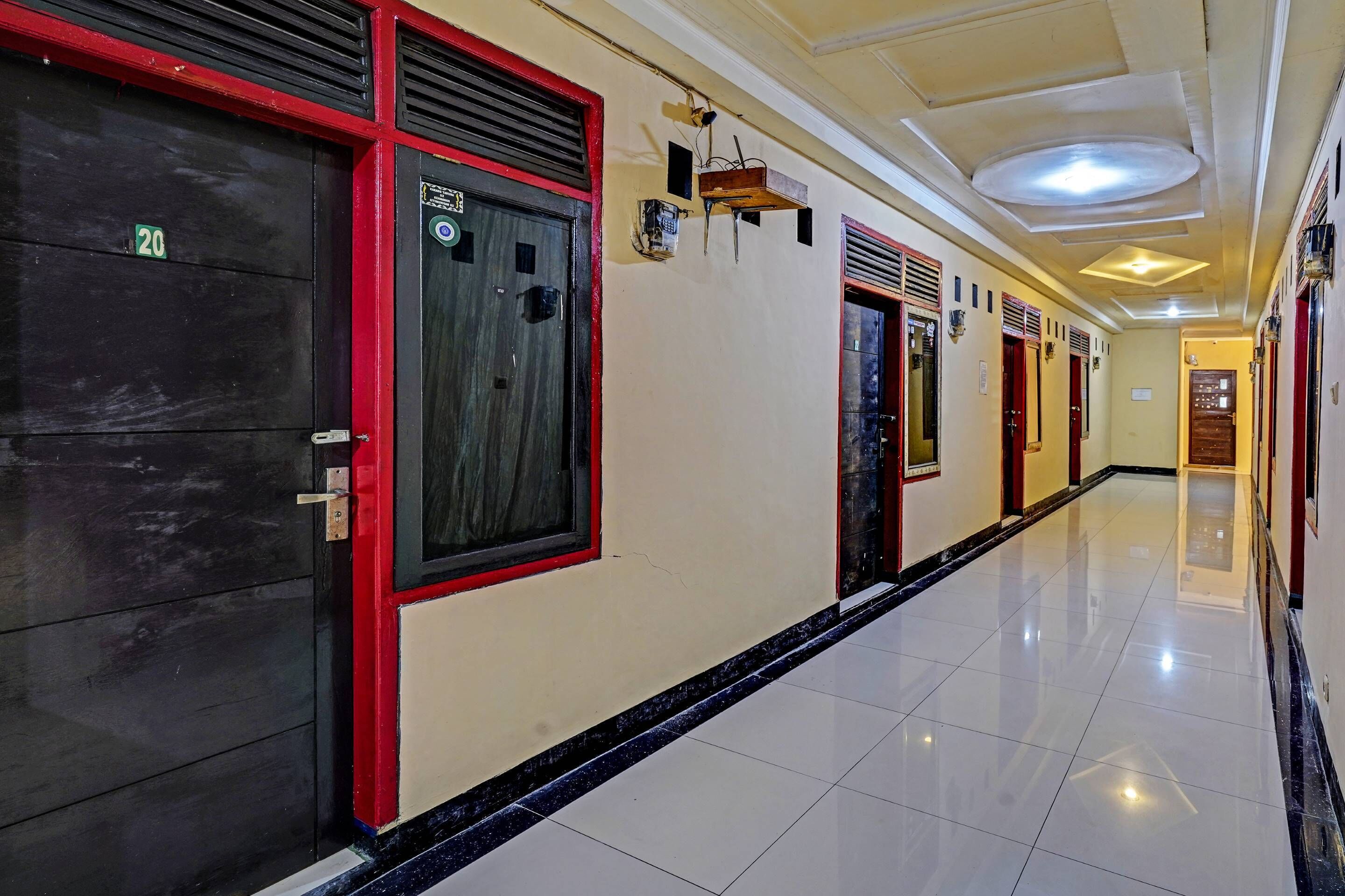SPOT ON 91330 City Munigar Residence