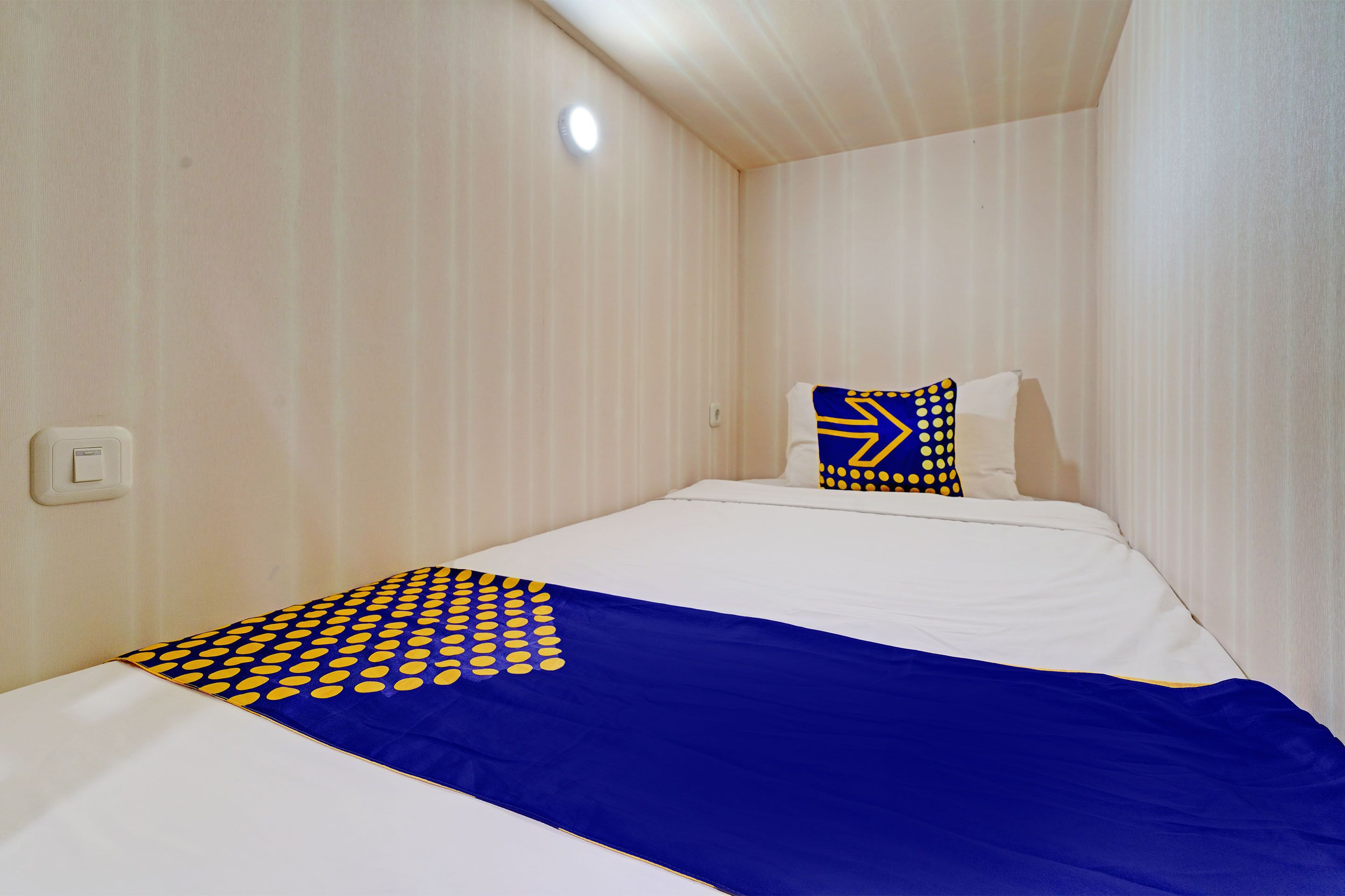 Spot On 92975 Aria Hostel Capsul