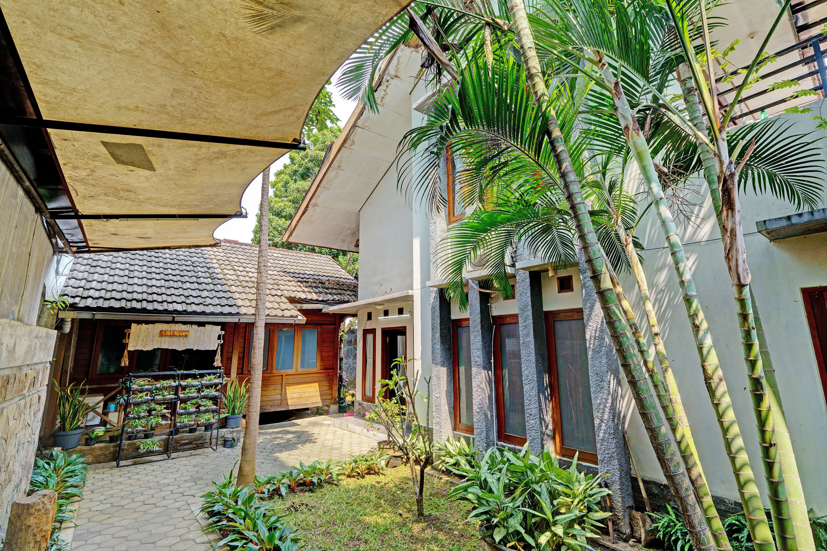 Spot On 92975 Aria Hostel Capsul