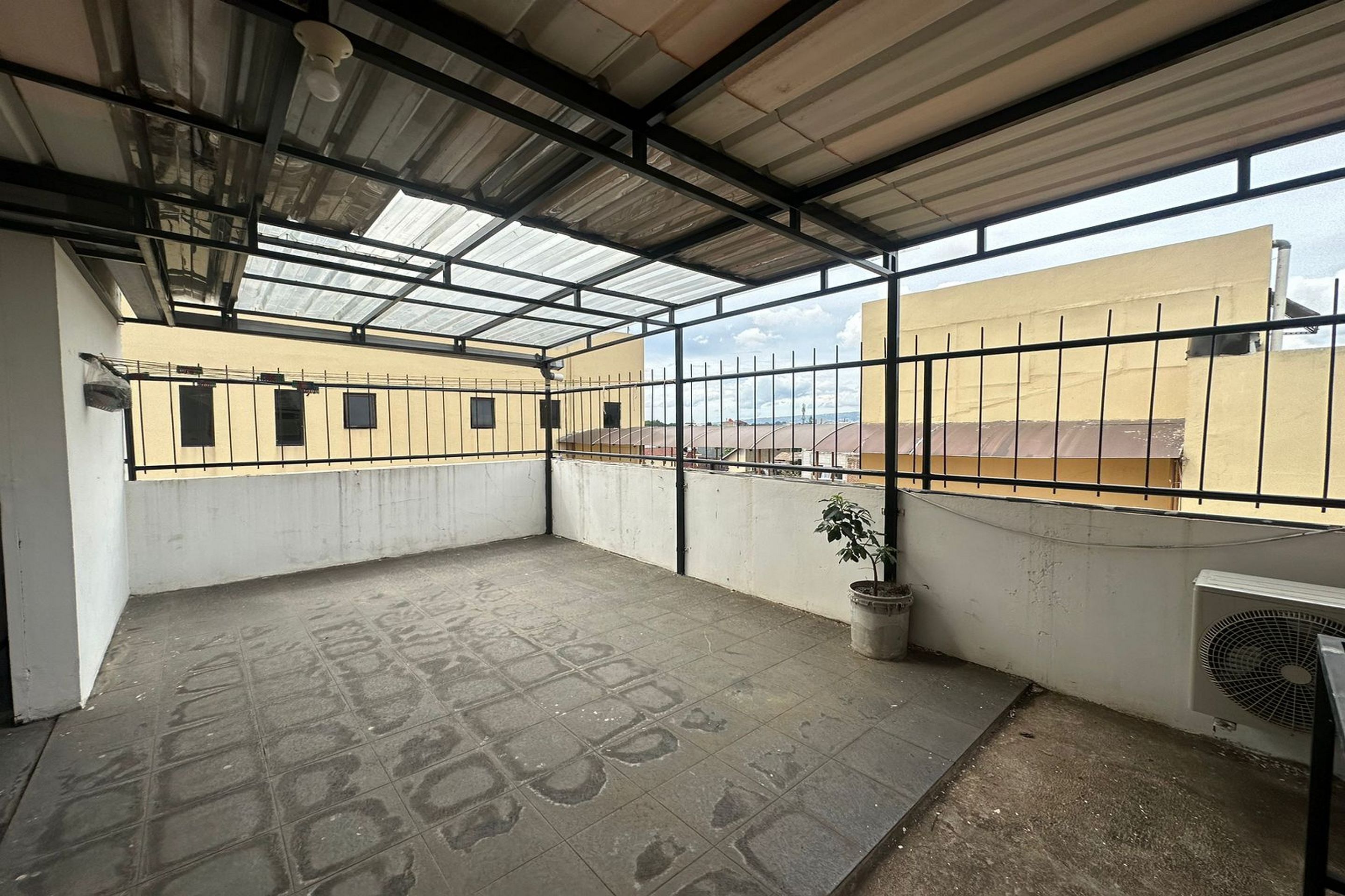 Spot On 93624 Damai 3 Guest House