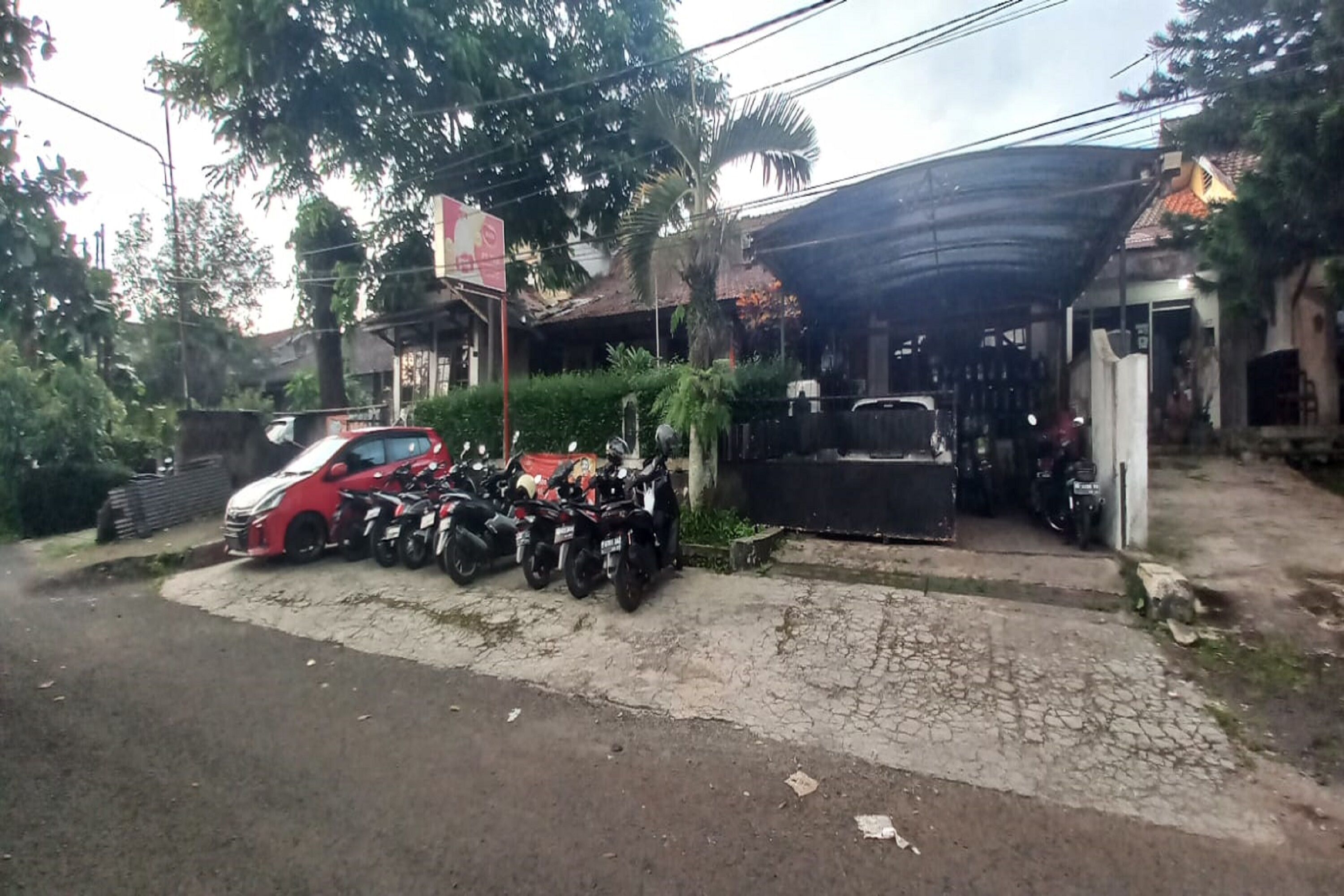 Spot On 93964 Guest House Pak Gatot 3