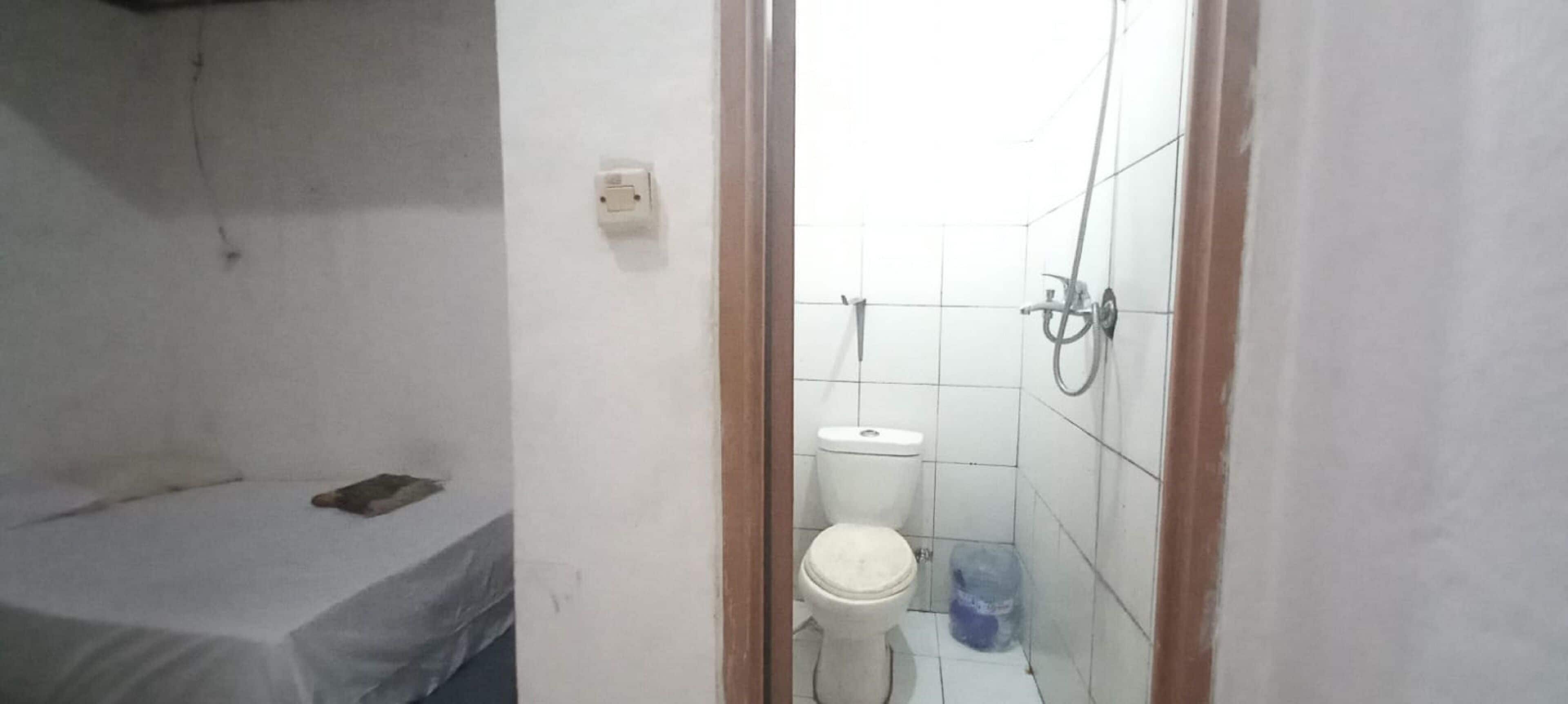 Spot On 93964 Guest House Pak Gatot 3