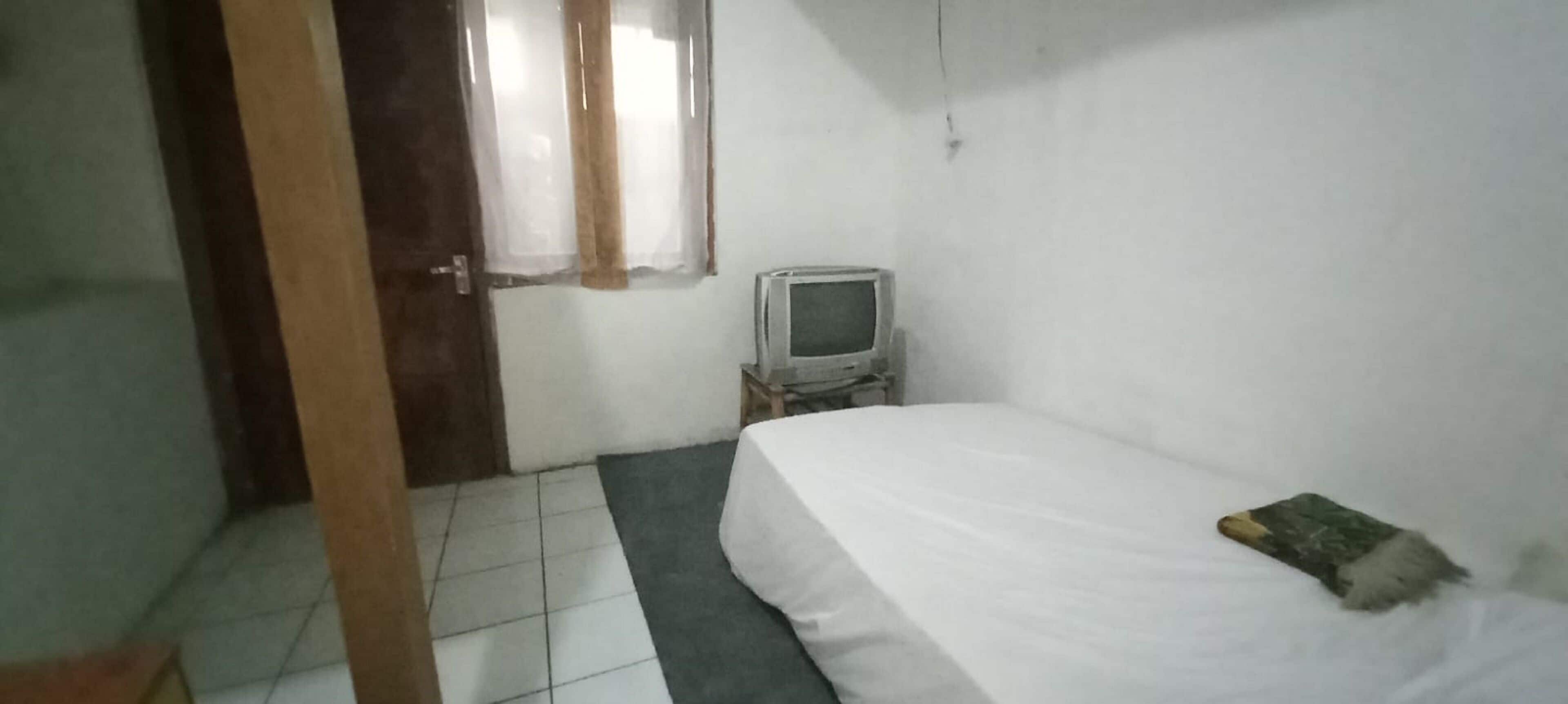 Spot On 93964 Guest House Pak Gatot 3