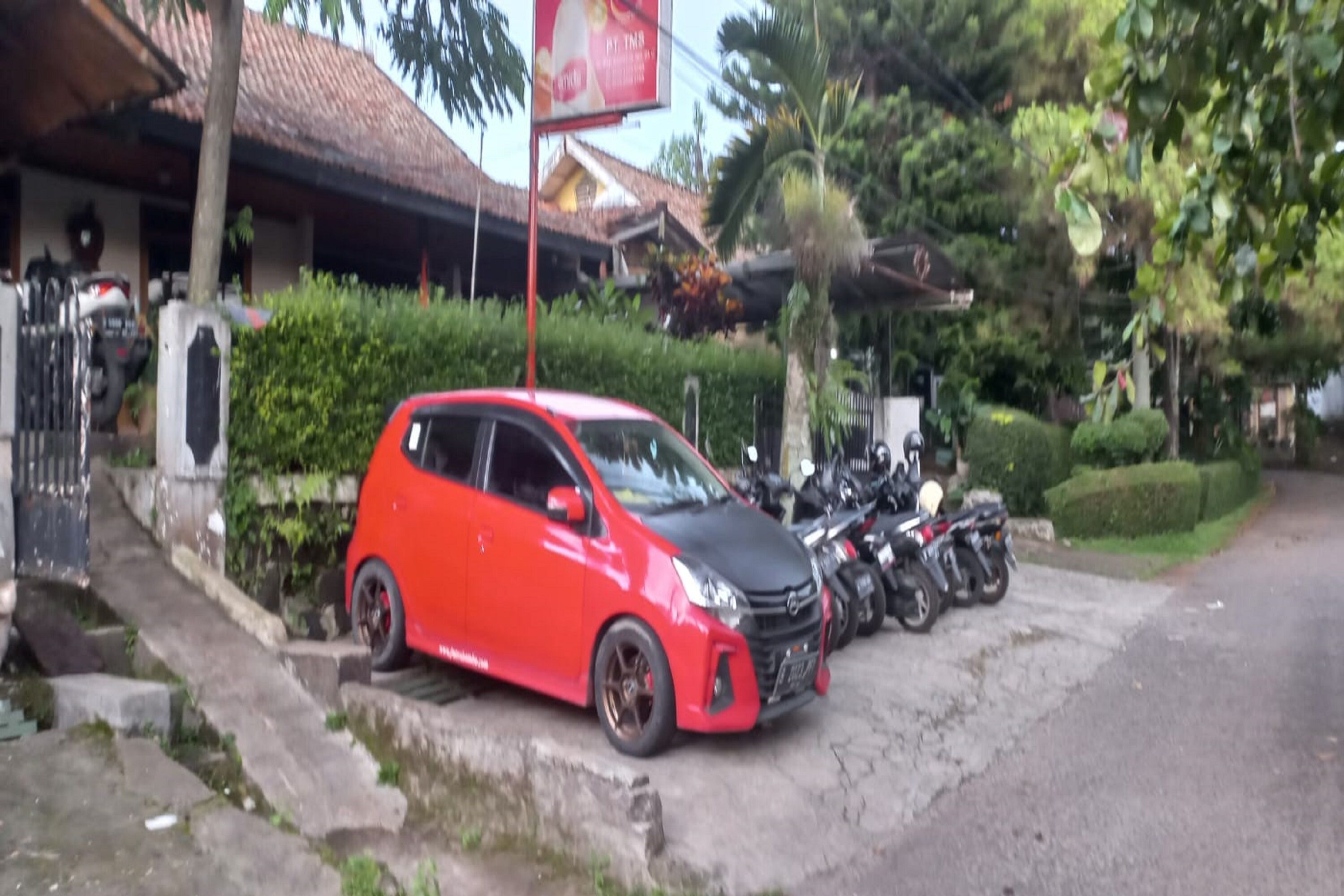 Spot On 93964 Guest House Pak Gatot 3