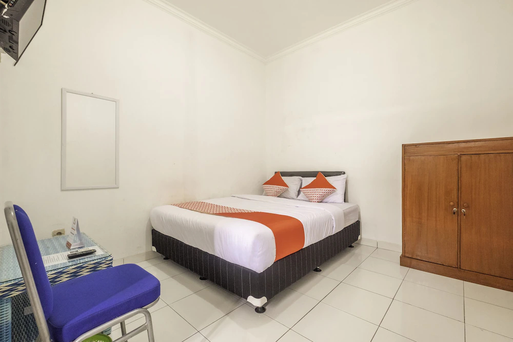 Sutanto Guest House by OYO Rooms