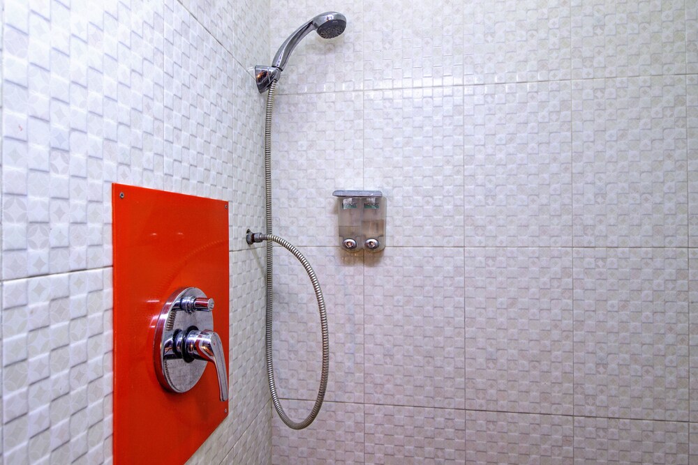 Reddoorz Syariah Near Btc Fashion Mall