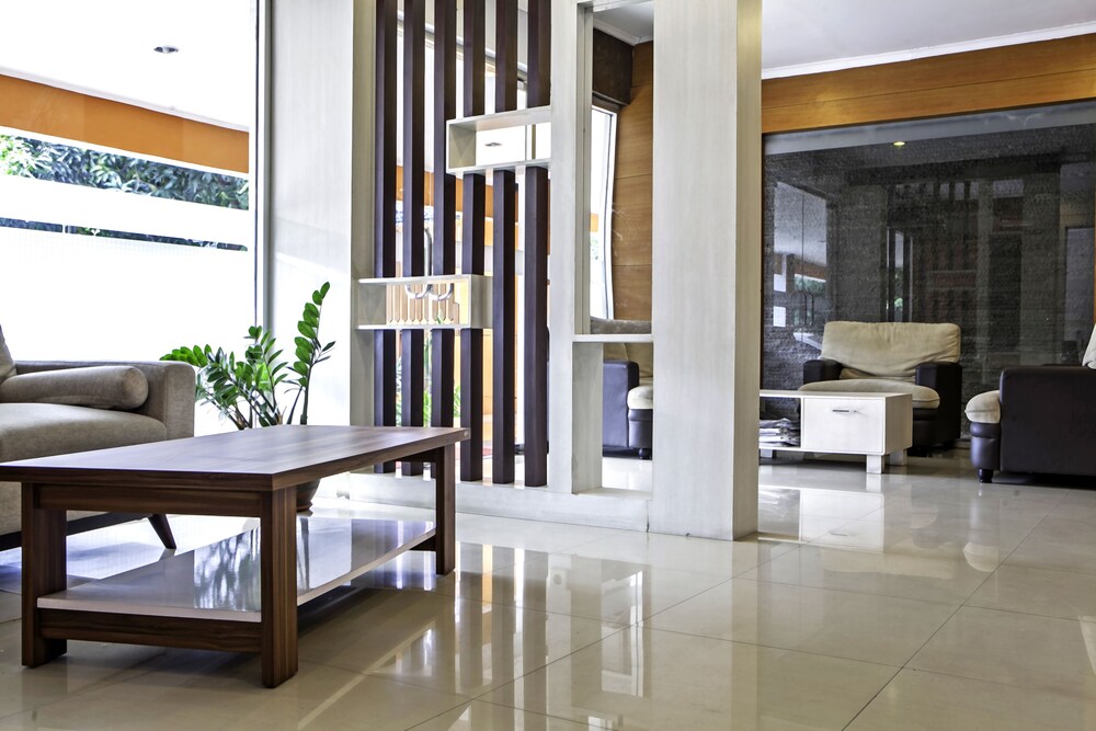 Reddoorz Syariah Near Btc Fashion Mall