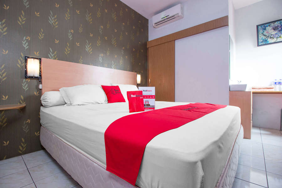 Reddoorz Syariah Near Btc Fashion Mall