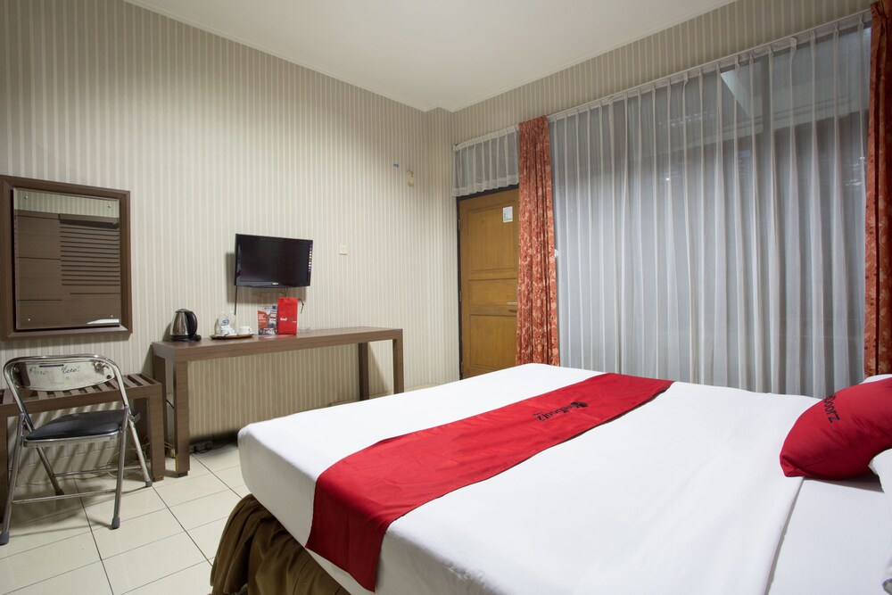 The Posters Hotel Mice by Reddoorz