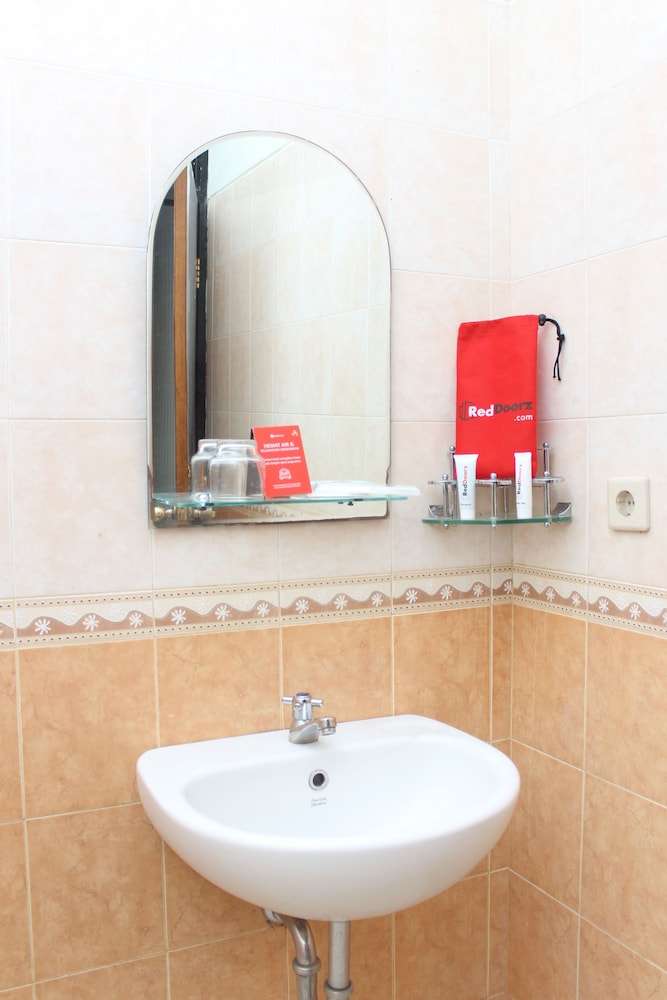 The Posters Hotel Mice by Reddoorz