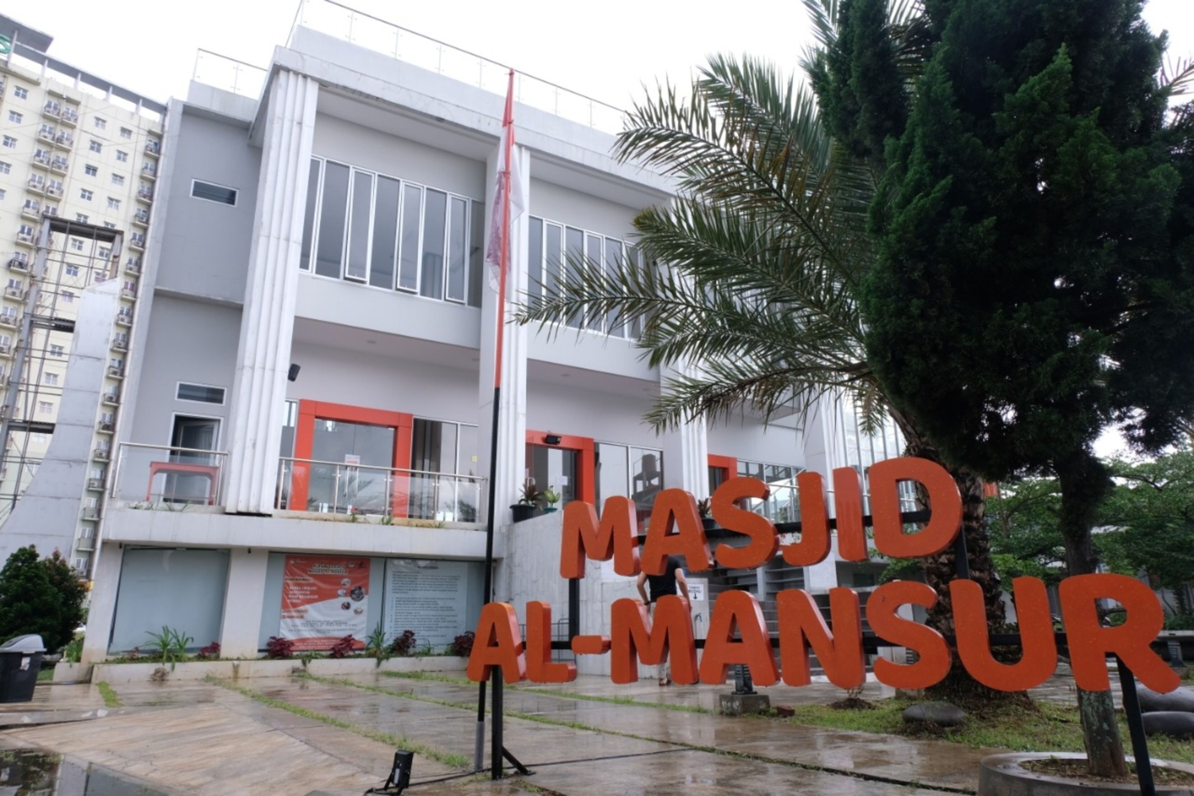 The Suites Metro Apartment By Zaky