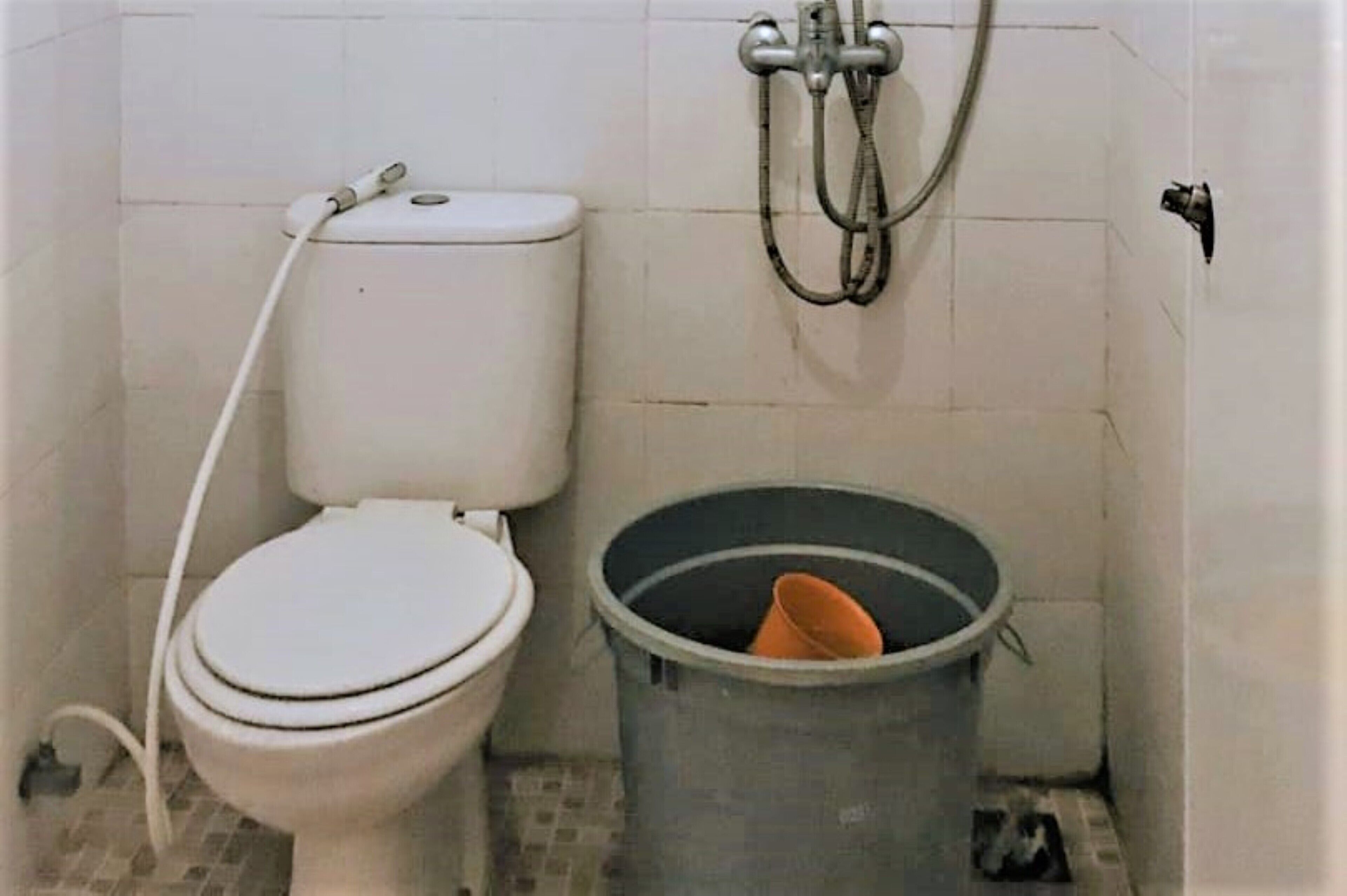 The Suites @ Metro by Nando Josavat