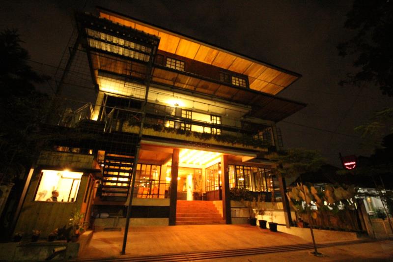 Triple Seven Hotel