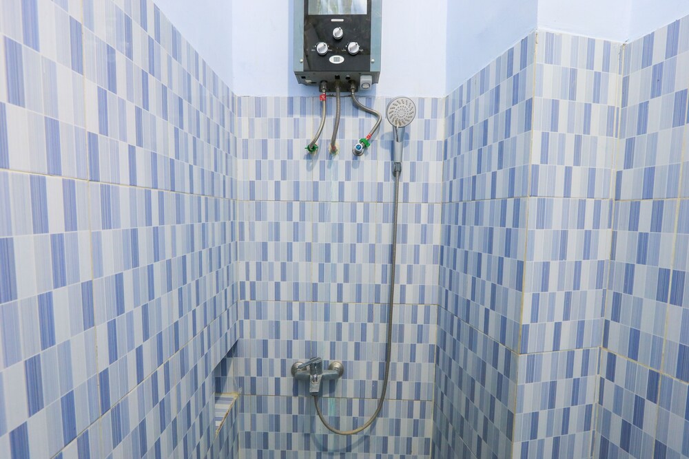 Artha Graha Vip by OYO Rooms