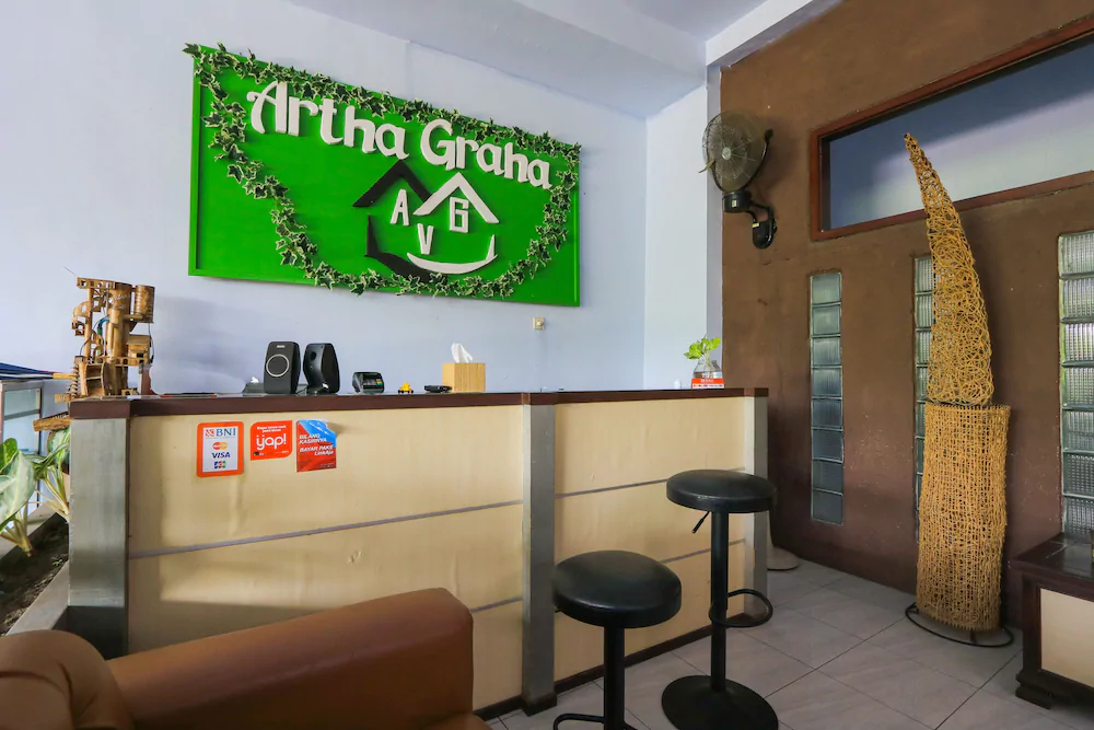 Artha Graha Vip by OYO Rooms