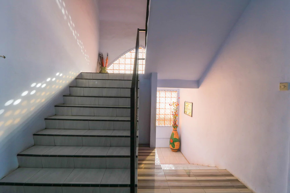 Artha Graha Vip by OYO Rooms