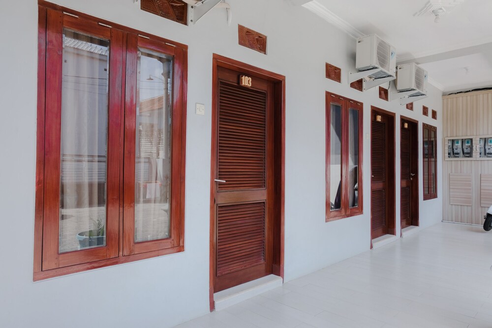 El Reyshi Family Residence by OYO Rooms