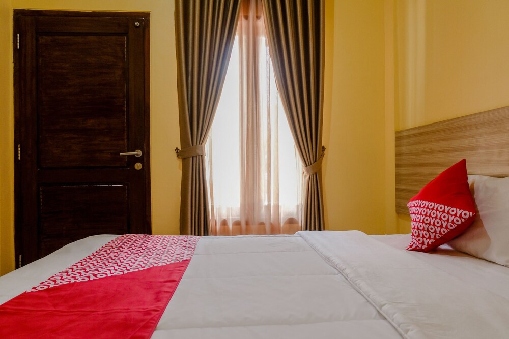 El Reyshi Family Residence by OYO Rooms