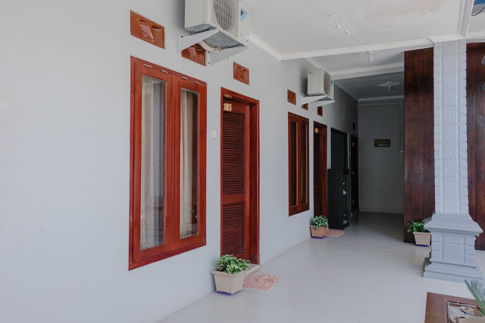 El Reyshi Family Residence by OYO Rooms