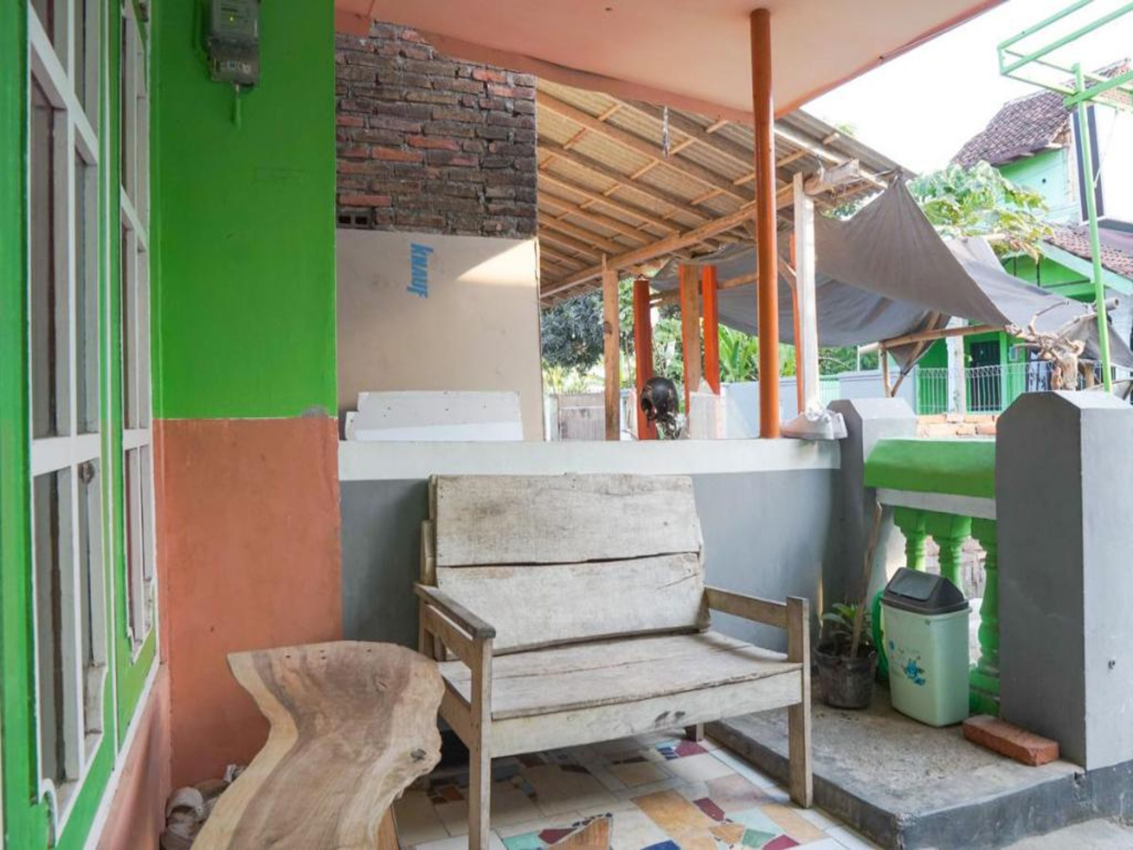 Spot On 1762 Gandrung Payungan Family Inn