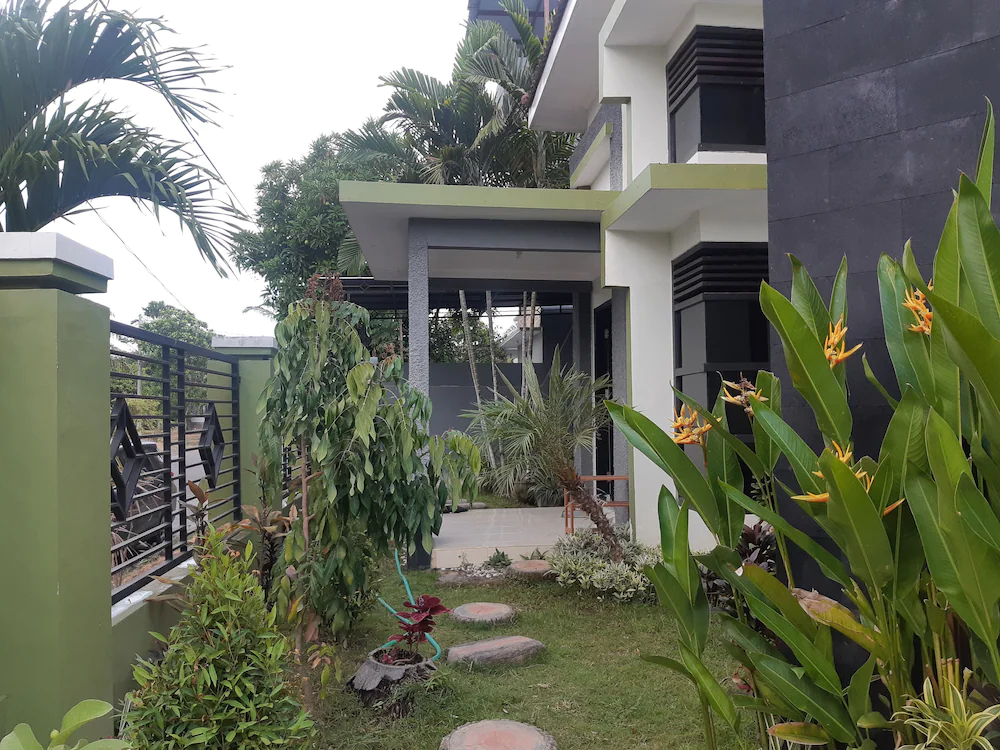 Godong Family House by OYO