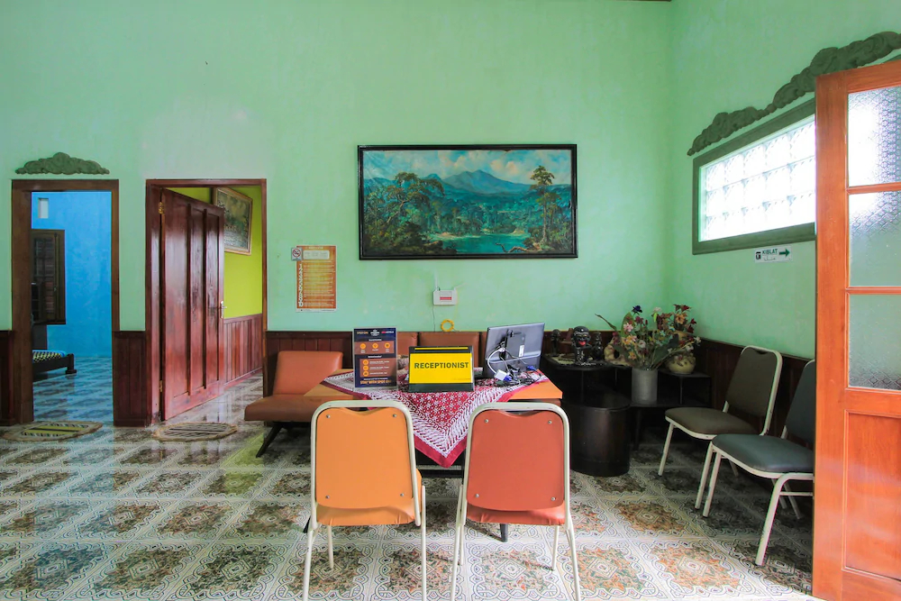 SPOT ON 2490 Griya Kencana Homestay
