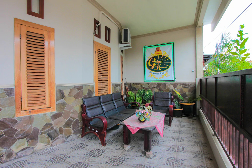 SPOT ON 2490 Griya Kencana Homestay